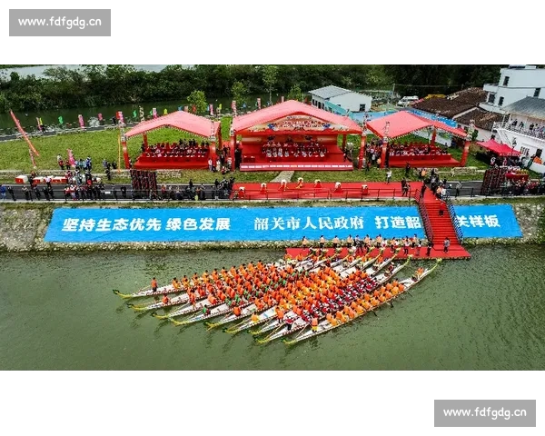聚焦雍南龙舟比赛全程盛况深入展现传统水上竞速独特非凡魅力风采